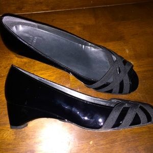 Stuart Weiztman patent leather black wedge pumps